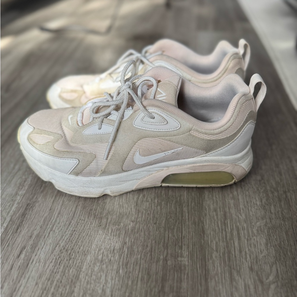 Nike Air Max 200 Light Soft Sneakers